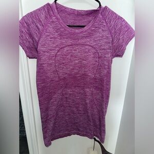 Lululemon Swiftly Short Sleeve in Heathered Purple Size 8 Hip Length
